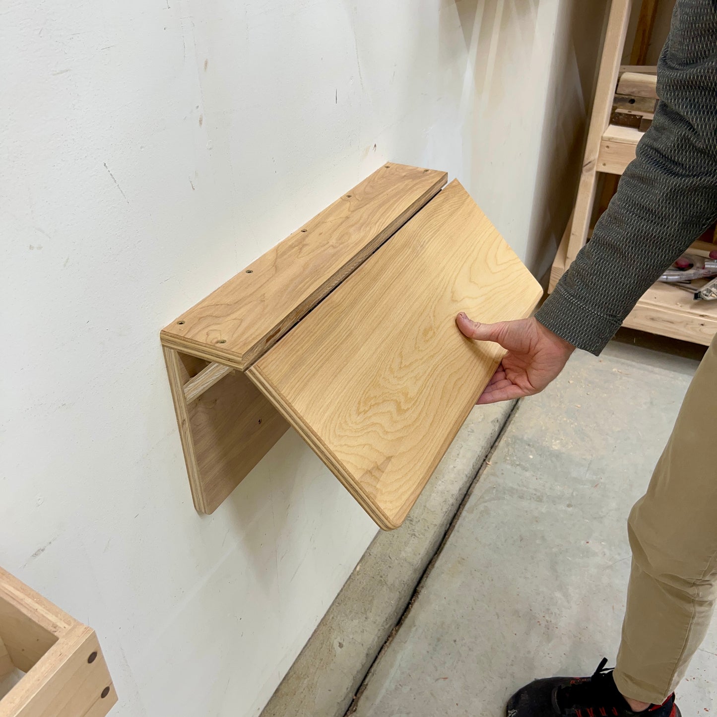 Compact Folding Desk Plans - Imperial AND Metric